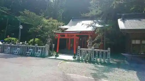 鶴若稲荷神社の本殿