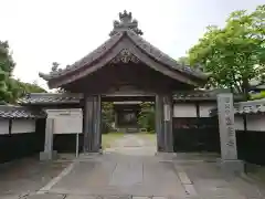 盛巌寺の山門