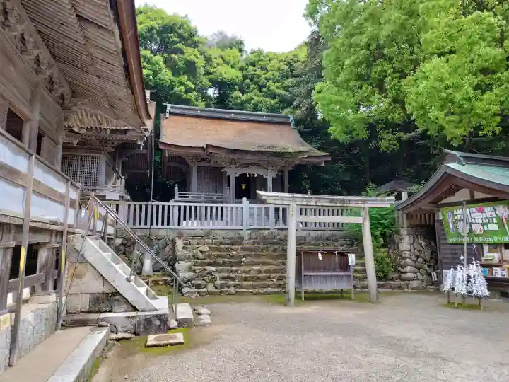 氣多大社の{uncategorized: "未分類", other: "その他", undefined: "問題あり", building: "その他建物", grave: "お墓", sacred_gate: "鳥居", guardian: "狛犬", statue: "像", buddha: "仏像", history: "歴史", nature: "自然", garden: "庭園", animal: "動物", pagoda: "塔", temizu: "手水舎", mountain_gate: "山門・神門", sanctuary: "本殿・本堂", subordinate: "末社・摂社", art: "芸術", scenery: "景色", jizo: "地蔵", ema: "絵馬", goshuin: "御朱印", omikuji: "おみくじ", items: "授与品その他", amulet: "お守り", goshuincho: "御朱印帳", eats: "食事", festival: "お祭り", votive_dance: "神楽", shichigosan: "七五三参", wedding: "結婚式", experience: "体験その他", initially: "初詣", around: "周辺", anti_infection: "感染症対策"}