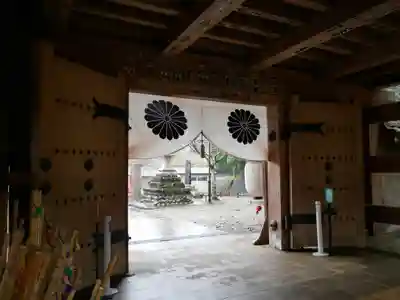 目の霊山　油山寺の山門・神門