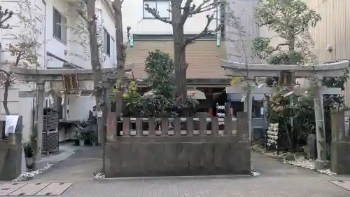 讃岐小白稲荷神社の{uncategorized: "未分類", other: "その他", undefined: "問題あり", building: "その他建物", grave: "お墓", sacred_gate: "鳥居", guardian: "狛犬", statue: "像", buddha: "仏像", history: "歴史", nature: "自然", garden: "庭園", animal: "動物", pagoda: "塔", temizu: "手水舎", mountain_gate: "山門・神門", sanctuary: "本殿・本堂", subordinate: "末社・摂社", art: "芸術", scenery: "景色", jizo: "地蔵", ema: "絵馬", goshuin: "御朱印", omikuji: "おみくじ", items: "授与品その他", amulet: "お守り", goshuincho: "御朱印帳", eats: "食事", festival: "お祭り", votive_dance: "神楽", shichigosan: "七五三参", wedding: "結婚式", experience: "体験その他", initially: "初詣", around: "周辺", anti_infection: "感染症対策"}