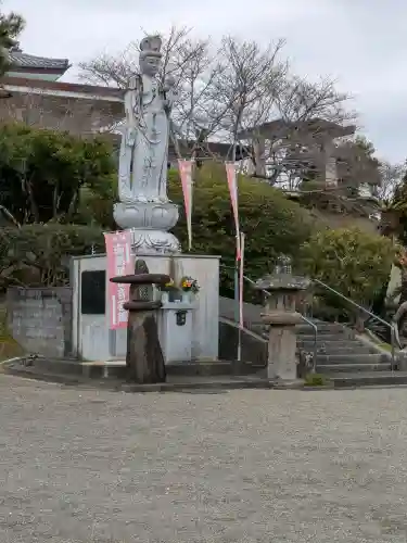 立正寺の{uncategorized: "未分類", other: "その他", undefined: "問題あり", building: "その他建物", grave: "お墓", sacred_gate: "鳥居", guardian: "狛犬", statue: "像", buddha: "仏像", history: "歴史", nature: "自然", garden: "庭園", animal: "動物", pagoda: "塔", temizu: "手水舎", mountain_gate: "山門・神門", sanctuary: "本殿・本堂", subordinate: "末社・摂社", art: "芸術", scenery: "景色", jizo: "地蔵", ema: "絵馬", goshuin: "御朱印", omikuji: "おみくじ", items: "授与品その他", amulet: "お守り", goshuincho: "御朱印帳", eats: "食事", festival: "お祭り", votive_dance: "神楽", shichigosan: "七五三参", wedding: "結婚式", experience: "体験その他", initially: "初詣", around: "周辺", anti_infection: "感染症対策"}