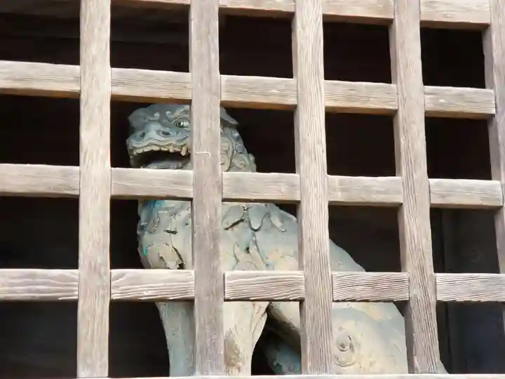 魚吹八幡神社の狛犬