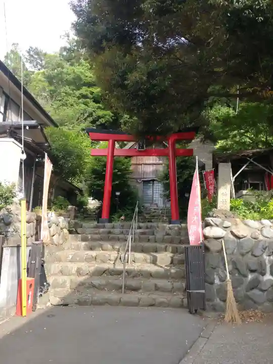 西森稲荷大明神の{uncategorized: "未分類", other: "その他", undefined: "問題あり", building: "その他建物", grave: "お墓", sacred_gate: "鳥居", guardian: "狛犬", statue: "像", buddha: "仏像", history: "歴史", nature: "自然", garden: "庭園", animal: "動物", pagoda: "塔", temizu: "手水舎", mountain_gate: "山門・神門", sanctuary: "本殿・本堂", subordinate: "末社・摂社", art: "芸術", scenery: "景色", jizo: "地蔵", ema: "絵馬", goshuin: "御朱印", omikuji: "おみくじ", items: "授与品その他", amulet: "お守り", goshuincho: "御朱印帳", eats: "食事", festival: "お祭り", votive_dance: "神楽", shichigosan: "七五三参", wedding: "結婚式", experience: "体験その他", initially: "初詣", around: "周辺", anti_infection: "感染症対策"}