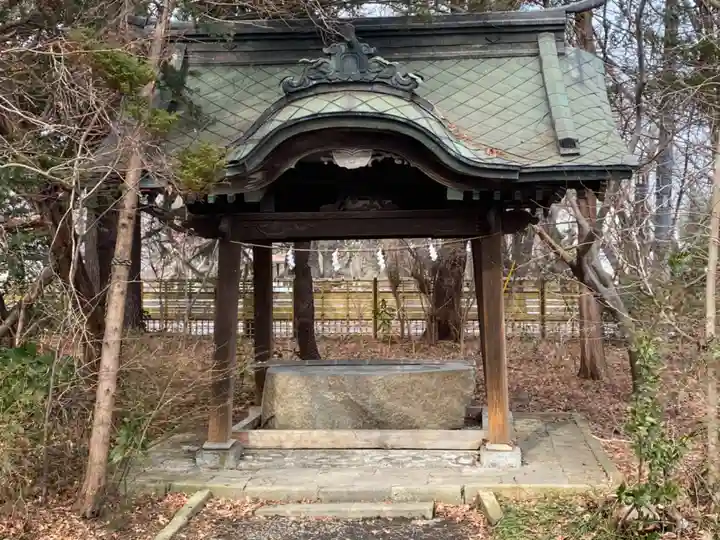 三八城神社の手水舎