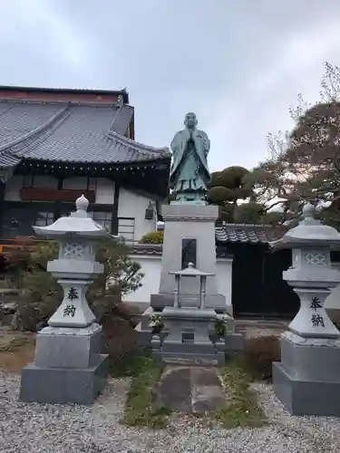 善住寺の像