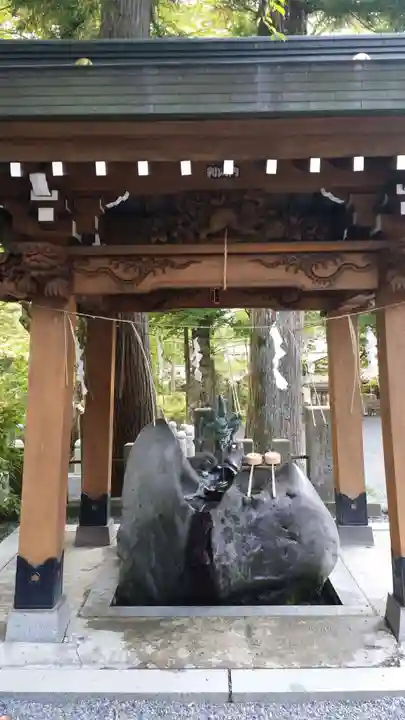 山中諏訪神社の手水舎