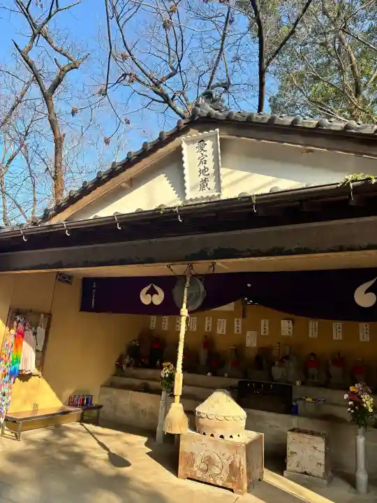 愛宕稲荷神社の{uncategorized: "未分類", other: "その他", undefined: "問題あり", building: "その他建物", grave: "お墓", sacred_gate: "鳥居", guardian: "狛犬", statue: "像", buddha: "仏像", history: "歴史", nature: "自然", garden: "庭園", animal: "動物", pagoda: "塔", temizu: "手水舎", mountain_gate: "山門・神門", sanctuary: "本殿・本堂", subordinate: "末社・摂社", art: "芸術", scenery: "景色", jizo: "地蔵", ema: "絵馬", goshuin: "御朱印", omikuji: "おみくじ", items: "授与品その他", amulet: "お守り", goshuincho: "御朱印帳", eats: "食事", festival: "お祭り", votive_dance: "神楽", shichigosan: "七五三参", wedding: "結婚式", experience: "体験その他", initially: "初詣", around: "周辺", anti_infection: "感染症対策"}