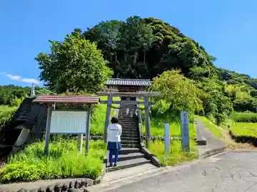 大原子神社の山門・神門