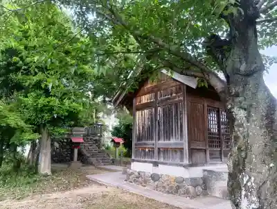 日吉神社の{uncategorized: "未分類", other: "その他", undefined: "問題あり", building: "その他建物", grave: "お墓", sacred_gate: "鳥居", guardian: "狛犬", statue: "像", buddha: "仏像", history: "歴史", nature: "自然", garden: "庭園", animal: "動物", pagoda: "塔", temizu: "手水舎", mountain_gate: "山門・神門", sanctuary: "本殿・本堂", subordinate: "末社・摂社", art: "芸術", scenery: "景色", jizo: "地蔵", ema: "絵馬", goshuin: "御朱印", omikuji: "おみくじ", items: "授与品その他", amulet: "お守り", goshuincho: "御朱印帳", eats: "食事", festival: "お祭り", votive_dance: "神楽", shichigosan: "七五三参", wedding: "結婚式", experience: "体験その他", initially: "初詣", around: "周辺", anti_infection: "感染症対策"}