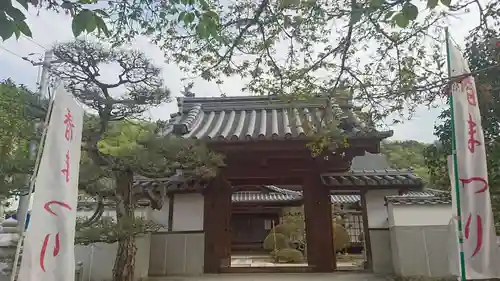 圀勝寺の山門・神門