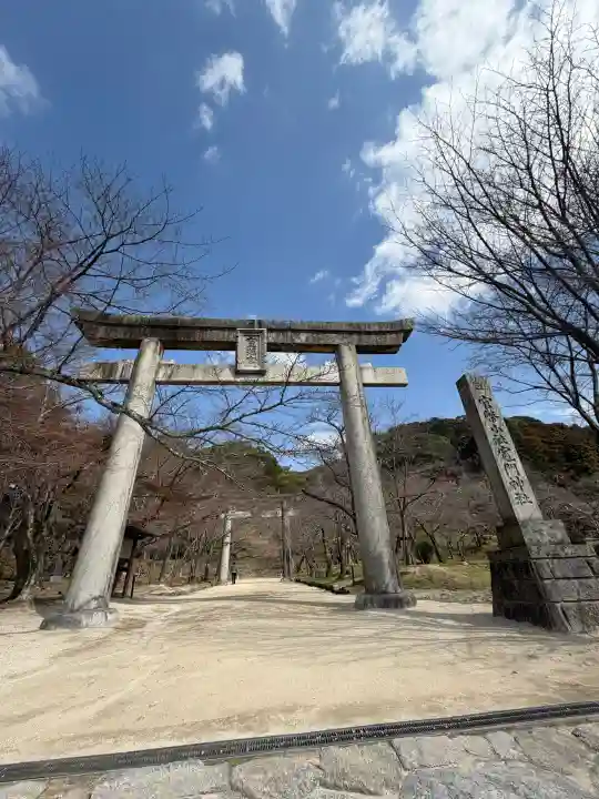 宝満宮竈門神社の{uncategorized: "未分類", other: "その他", undefined: "問題あり", building: "その他建物", grave: "お墓", sacred_gate: "鳥居", guardian: "狛犬", statue: "像", buddha: "仏像", history: "歴史", nature: "自然", garden: "庭園", animal: "動物", pagoda: "塔", temizu: "手水舎", mountain_gate: "山門・神門", sanctuary: "本殿・本堂", subordinate: "末社・摂社", art: "芸術", scenery: "景色", jizo: "地蔵", ema: "絵馬", goshuin: "御朱印", omikuji: "おみくじ", items: "授与品その他", amulet: "お守り", goshuincho: "御朱印帳", eats: "食事", festival: "お祭り", votive_dance: "神楽", shichigosan: "七五三参", wedding: "結婚式", experience: "体験その他", initially: "初詣", around: "周辺", anti_infection: "感染症対策"}