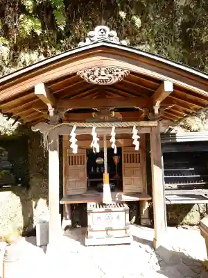 銭洗弁財天宇賀福神社の{uncategorized: "未分類", other: "その他", undefined: "問題あり", building: "その他建物", grave: "お墓", sacred_gate: "鳥居", guardian: "狛犬", statue: "像", buddha: "仏像", history: "歴史", nature: "自然", garden: "庭園", animal: "動物", pagoda: "塔", temizu: "手水舎", mountain_gate: "山門・神門", sanctuary: "本殿・本堂", subordinate: "末社・摂社", art: "芸術", scenery: "景色", jizo: "地蔵", ema: "絵馬", goshuin: "御朱印", omikuji: "おみくじ", items: "授与品その他", amulet: "お守り", goshuincho: "御朱印帳", eats: "食事", festival: "お祭り", votive_dance: "神楽", shichigosan: "七五三参", wedding: "結婚式", experience: "体験その他", initially: "初詣", around: "周辺", anti_infection: "感染症対策"}