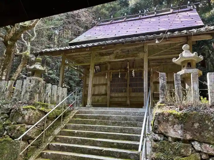 宮川神社の{uncategorized: "未分類", other: "その他", undefined: "問題あり", building: "その他建物", grave: "お墓", sacred_gate: "鳥居", guardian: "狛犬", statue: "像", buddha: "仏像", history: "歴史", nature: "自然", garden: "庭園", animal: "動物", pagoda: "塔", temizu: "手水舎", mountain_gate: "山門・神門", sanctuary: "本殿・本堂", subordinate: "末社・摂社", art: "芸術", scenery: "景色", jizo: "地蔵", ema: "絵馬", goshuin: "御朱印", omikuji: "おみくじ", items: "授与品その他", amulet: "お守り", goshuincho: "御朱印帳", eats: "食事", festival: "お祭り", votive_dance: "神楽", shichigosan: "七五三参", wedding: "結婚式", experience: "体験その他", initially: "初詣", around: "周辺", anti_infection: "感染症対策"}