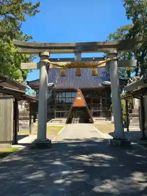 新治神社の{uncategorized: "未分類", other: "その他", undefined: "問題あり", building: "その他建物", grave: "お墓", sacred_gate: "鳥居", guardian: "狛犬", statue: "像", buddha: "仏像", history: "歴史", nature: "自然", garden: "庭園", animal: "動物", pagoda: "塔", temizu: "手水舎", mountain_gate: "山門・神門", sanctuary: "本殿・本堂", subordinate: "末社・摂社", art: "芸術", scenery: "景色", jizo: "地蔵", ema: "絵馬", goshuin: "御朱印", omikuji: "おみくじ", items: "授与品その他", amulet: "お守り", goshuincho: "御朱印帳", eats: "食事", festival: "お祭り", votive_dance: "神楽", shichigosan: "七五三参", wedding: "結婚式", experience: "体験その他", initially: "初詣", around: "周辺", anti_infection: "感染症対策"}