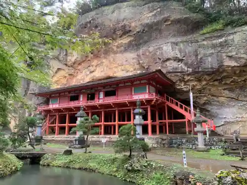 達谷西光寺の本殿