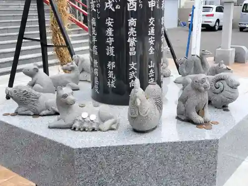 新川皇大神社の像