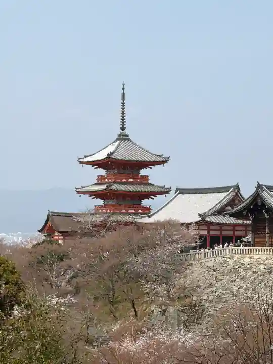 清水寺の{uncategorized: "未分類", other: "その他", undefined: "問題あり", building: "その他建物", grave: "お墓", sacred_gate: "鳥居", guardian: "狛犬", statue: "像", buddha: "仏像", history: "歴史", nature: "自然", garden: "庭園", animal: "動物", pagoda: "塔", temizu: "手水舎", mountain_gate: "山門・神門", sanctuary: "本殿・本堂", subordinate: "末社・摂社", art: "芸術", scenery: "景色", jizo: "地蔵", ema: "絵馬", goshuin: "御朱印", omikuji: "おみくじ", items: "授与品その他", amulet: "お守り", goshuincho: "御朱印帳", eats: "食事", festival: "お祭り", votive_dance: "神楽", shichigosan: "七五三参", wedding: "結婚式", experience: "体験その他", initially: "初詣", around: "周辺", anti_infection: "感染症対策"}