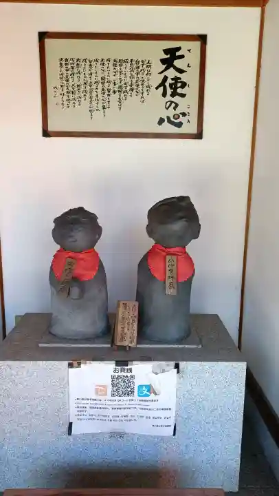 老い呆け来ず地蔵堂の{uncategorized: "未分類", other: "その他", undefined: "問題あり", building: "その他建物", grave: "お墓", sacred_gate: "鳥居", guardian: "狛犬", statue: "像", buddha: "仏像", history: "歴史", nature: "自然", garden: "庭園", animal: "動物", pagoda: "塔", temizu: "手水舎", mountain_gate: "山門・神門", sanctuary: "本殿・本堂", subordinate: "末社・摂社", art: "芸術", scenery: "景色", jizo: "地蔵", ema: "絵馬", goshuin: "御朱印", omikuji: "おみくじ", items: "授与品その他", amulet: "お守り", goshuincho: "御朱印帳", eats: "食事", festival: "お祭り", votive_dance: "神楽", shichigosan: "七五三参", wedding: "結婚式", experience: "体験その他", initially: "初詣", around: "周辺", anti_infection: "感染症対策"}