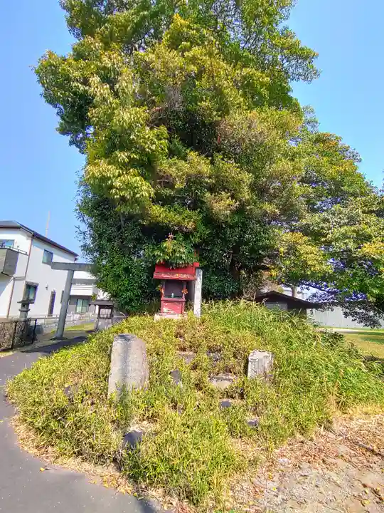 子安神明社(大留町6)の末社・摂社