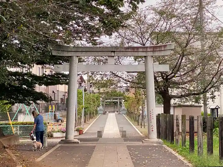 足立神社の鳥居