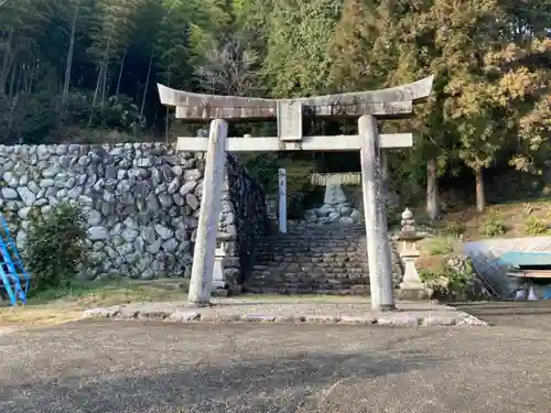 両新田神社の鳥居