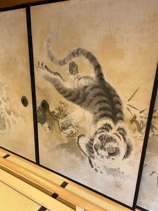 瀧安寺の{uncategorized: "未分類", other: "その他", undefined: "問題あり", building: "その他建物", grave: "お墓", sacred_gate: "鳥居", guardian: "狛犬", statue: "像", buddha: "仏像", history: "歴史", nature: "自然", garden: "庭園", animal: "動物", pagoda: "塔", temizu: "手水舎", mountain_gate: "山門・神門", sanctuary: "本殿・本堂", subordinate: "末社・摂社", art: "芸術", scenery: "景色", jizo: "地蔵", ema: "絵馬", goshuin: "御朱印", omikuji: "おみくじ", items: "授与品その他", amulet: "お守り", goshuincho: "御朱印帳", eats: "食事", festival: "お祭り", votive_dance: "神楽", shichigosan: "七五三参", wedding: "結婚式", experience: "体験その他", initially: "初詣", around: "周辺", anti_infection: "感染症対策"}