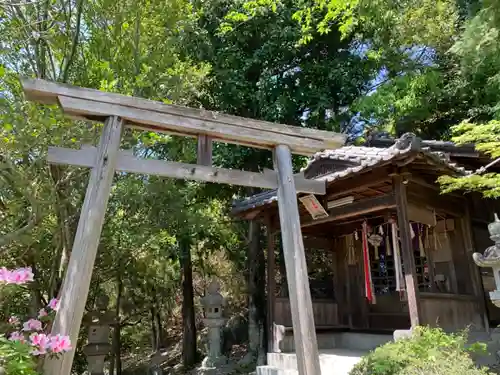 苫道国主神社の末社・摂社