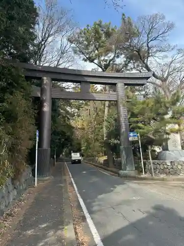 寒川神社の{uncategorized: "未分類", other: "その他", undefined: "問題あり", building: "その他建物", grave: "お墓", sacred_gate: "鳥居", guardian: "狛犬", statue: "像", buddha: "仏像", history: "歴史", nature: "自然", garden: "庭園", animal: "動物", pagoda: "塔", temizu: "手水舎", mountain_gate: "山門・神門", sanctuary: "本殿・本堂", subordinate: "末社・摂社", art: "芸術", scenery: "景色", jizo: "地蔵", ema: "絵馬", goshuin: "御朱印", omikuji: "おみくじ", items: "授与品その他", amulet: "お守り", goshuincho: "御朱印帳", eats: "食事", festival: "お祭り", votive_dance: "神楽", shichigosan: "七五三参", wedding: "結婚式", experience: "体験その他", initially: "初詣", around: "周辺", anti_infection: "感染症対策"}