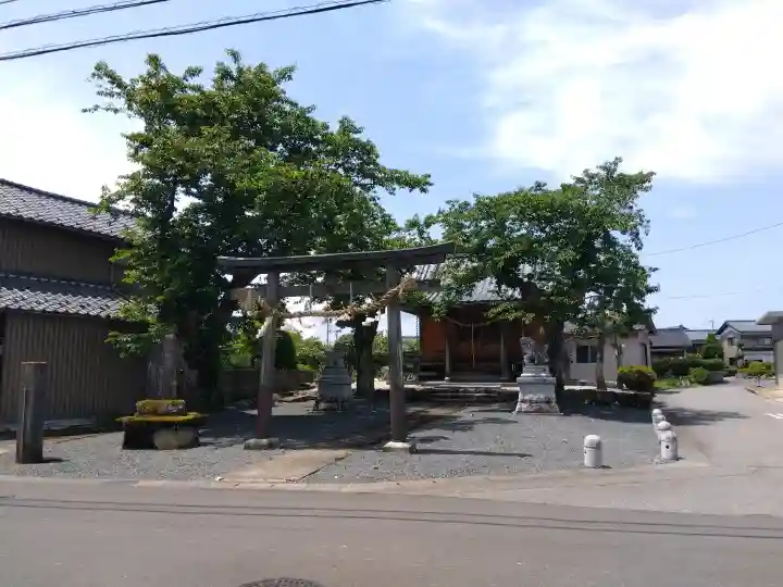 日吉神社の{uncategorized: "未分類", other: "その他", undefined: "問題あり", building: "その他建物", grave: "お墓", sacred_gate: "鳥居", guardian: "狛犬", statue: "像", buddha: "仏像", history: "歴史", nature: "自然", garden: "庭園", animal: "動物", pagoda: "塔", temizu: "手水舎", mountain_gate: "山門・神門", sanctuary: "本殿・本堂", subordinate: "末社・摂社", art: "芸術", scenery: "景色", jizo: "地蔵", ema: "絵馬", goshuin: "御朱印", omikuji: "おみくじ", items: "授与品その他", amulet: "お守り", goshuincho: "御朱印帳", eats: "食事", festival: "お祭り", votive_dance: "神楽", shichigosan: "七五三参", wedding: "結婚式", experience: "体験その他", initially: "初詣", around: "周辺", anti_infection: "感染症対策"}