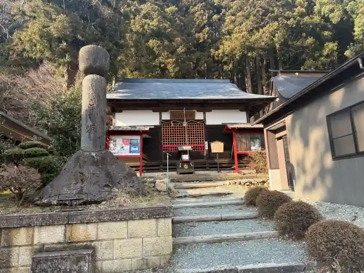 山寺日枝神社の{uncategorized: "未分類", other: "その他", undefined: "問題あり", building: "その他建物", grave: "お墓", sacred_gate: "鳥居", guardian: "狛犬", statue: "像", buddha: "仏像", history: "歴史", nature: "自然", garden: "庭園", animal: "動物", pagoda: "塔", temizu: "手水舎", mountain_gate: "山門・神門", sanctuary: "本殿・本堂", subordinate: "末社・摂社", art: "芸術", scenery: "景色", jizo: "地蔵", ema: "絵馬", goshuin: "御朱印", omikuji: "おみくじ", items: "授与品その他", amulet: "お守り", goshuincho: "御朱印帳", eats: "食事", festival: "お祭り", votive_dance: "神楽", shichigosan: "七五三参", wedding: "結婚式", experience: "体験その他", initially: "初詣", around: "周辺", anti_infection: "感染症対策"}