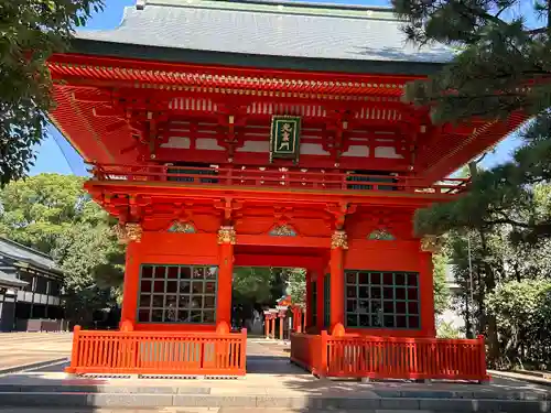 穴八幡宮の山門