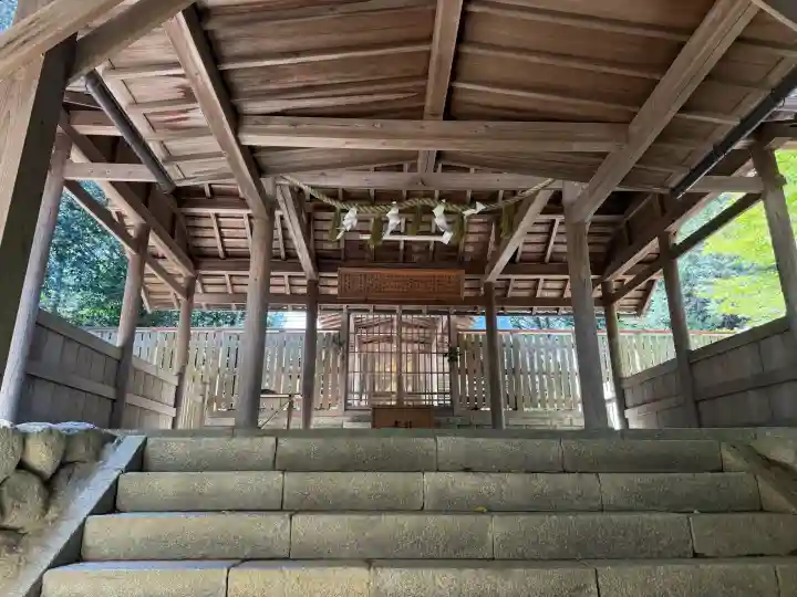 松尾神社の{uncategorized: "未分類", other: "その他", undefined: "問題あり", building: "その他建物", grave: "お墓", sacred_gate: "鳥居", guardian: "狛犬", statue: "像", buddha: "仏像", history: "歴史", nature: "自然", garden: "庭園", animal: "動物", pagoda: "塔", temizu: "手水舎", mountain_gate: "山門・神門", sanctuary: "本殿・本堂", subordinate: "末社・摂社", art: "芸術", scenery: "景色", jizo: "地蔵", ema: "絵馬", goshuin: "御朱印", omikuji: "おみくじ", items: "授与品その他", amulet: "お守り", goshuincho: "御朱印帳", eats: "食事", festival: "お祭り", votive_dance: "神楽", shichigosan: "七五三参", wedding: "結婚式", experience: "体験その他", initially: "初詣", around: "周辺", anti_infection: "感染症対策"}