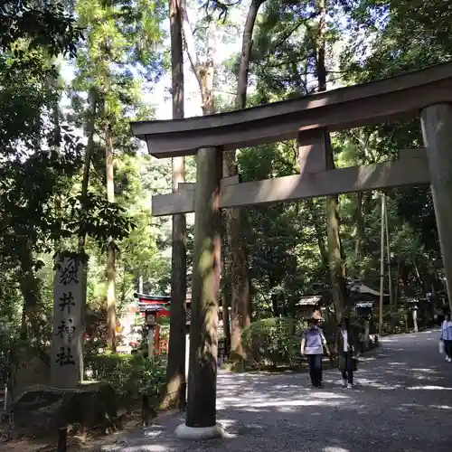 狭井坐大神荒魂神社(狭井神社)の鳥居