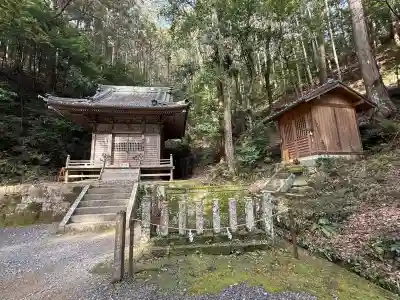 八幡神社松平東照宮の{uncategorized: "未分類", other: "その他", undefined: "問題あり", building: "その他建物", grave: "お墓", sacred_gate: "鳥居", guardian: "狛犬", statue: "像", buddha: "仏像", history: "歴史", nature: "自然", garden: "庭園", animal: "動物", pagoda: "塔", temizu: "手水舎", mountain_gate: "山門・神門", sanctuary: "本殿・本堂", subordinate: "末社・摂社", art: "芸術", scenery: "景色", jizo: "地蔵", ema: "絵馬", goshuin: "御朱印", omikuji: "おみくじ", items: "授与品その他", amulet: "お守り", goshuincho: "御朱印帳", eats: "食事", festival: "お祭り", votive_dance: "神楽", shichigosan: "七五三参", wedding: "結婚式", experience: "体験その他", initially: "初詣", around: "周辺", anti_infection: "感染症対策"}