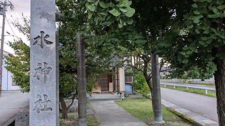 水神社の鳥居