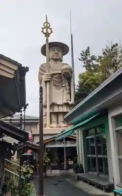 勝満山 崇彦寺の像
