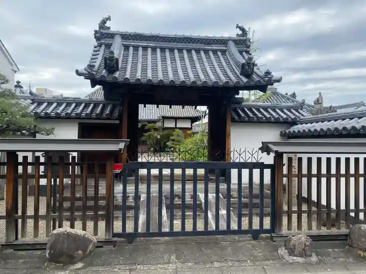 崇徳寺の{uncategorized: "未分類", other: "その他", undefined: "問題あり", building: "その他建物", grave: "お墓", sacred_gate: "鳥居", guardian: "狛犬", statue: "像", buddha: "仏像", history: "歴史", nature: "自然", garden: "庭園", animal: "動物", pagoda: "塔", temizu: "手水舎", mountain_gate: "山門・神門", sanctuary: "本殿・本堂", subordinate: "末社・摂社", art: "芸術", scenery: "景色", jizo: "地蔵", ema: "絵馬", goshuin: "御朱印", omikuji: "おみくじ", items: "授与品その他", amulet: "お守り", goshuincho: "御朱印帳", eats: "食事", festival: "お祭り", votive_dance: "神楽", shichigosan: "七五三参", wedding: "結婚式", experience: "体験その他", initially: "初詣", around: "周辺", anti_infection: "感染症対策"}