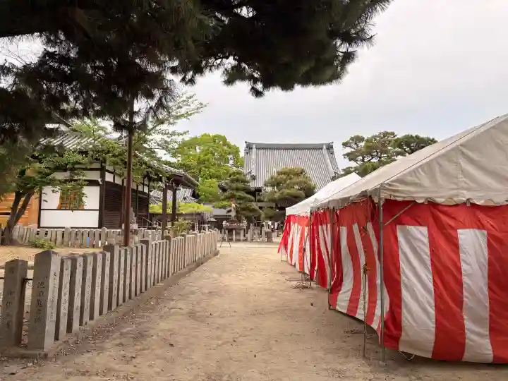 葛井寺の{uncategorized: "未分類", other: "その他", undefined: "問題あり", building: "その他建物", grave: "お墓", sacred_gate: "鳥居", guardian: "狛犬", statue: "像", buddha: "仏像", history: "歴史", nature: "自然", garden: "庭園", animal: "動物", pagoda: "塔", temizu: "手水舎", mountain_gate: "山門・神門", sanctuary: "本殿・本堂", subordinate: "末社・摂社", art: "芸術", scenery: "景色", jizo: "地蔵", ema: "絵馬", goshuin: "御朱印", omikuji: "おみくじ", items: "授与品その他", amulet: "お守り", goshuincho: "御朱印帳", eats: "食事", festival: "お祭り", votive_dance: "神楽", shichigosan: "七五三参", wedding: "結婚式", experience: "体験その他", initially: "初詣", around: "周辺", anti_infection: "感染症対策"}