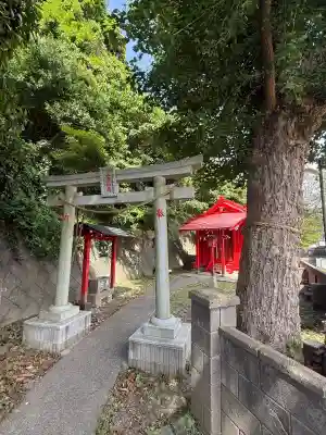 芝守稲荷神社の{uncategorized: "未分類", other: "その他", undefined: "問題あり", building: "その他建物", grave: "お墓", sacred_gate: "鳥居", guardian: "狛犬", statue: "像", buddha: "仏像", history: "歴史", nature: "自然", garden: "庭園", animal: "動物", pagoda: "塔", temizu: "手水舎", mountain_gate: "山門・神門", sanctuary: "本殿・本堂", subordinate: "末社・摂社", art: "芸術", scenery: "景色", jizo: "地蔵", ema: "絵馬", goshuin: "御朱印", omikuji: "おみくじ", items: "授与品その他", amulet: "お守り", goshuincho: "御朱印帳", eats: "食事", festival: "お祭り", votive_dance: "神楽", shichigosan: "七五三参", wedding: "結婚式", experience: "体験その他", initially: "初詣", around: "周辺", anti_infection: "感染症対策"}