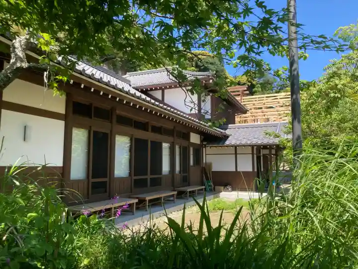 円覚寺の{uncategorized: "未分類", other: "その他", undefined: "問題あり", building: "その他建物", grave: "お墓", sacred_gate: "鳥居", guardian: "狛犬", statue: "像", buddha: "仏像", history: "歴史", nature: "自然", garden: "庭園", animal: "動物", pagoda: "塔", temizu: "手水舎", mountain_gate: "山門・神門", sanctuary: "本殿・本堂", subordinate: "末社・摂社", art: "芸術", scenery: "景色", jizo: "地蔵", ema: "絵馬", goshuin: "御朱印", omikuji: "おみくじ", items: "授与品その他", amulet: "お守り", goshuincho: "御朱印帳", eats: "食事", festival: "お祭り", votive_dance: "神楽", shichigosan: "七五三参", wedding: "結婚式", experience: "体験その他", initially: "初詣", around: "周辺", anti_infection: "感染症対策"}