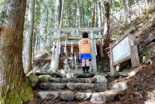 八幡神社（根羽村中野 信玄塚）の鳥居