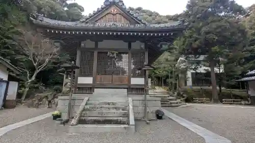 天之御中主尊神社の{uncategorized: "未分類", other: "その他", undefined: "問題あり", building: "その他建物", grave: "お墓", sacred_gate: "鳥居", guardian: "狛犬", statue: "像", buddha: "仏像", history: "歴史", nature: "自然", garden: "庭園", animal: "動物", pagoda: "塔", temizu: "手水舎", mountain_gate: "山門・神門", sanctuary: "本殿・本堂", subordinate: "末社・摂社", art: "芸術", scenery: "景色", jizo: "地蔵", ema: "絵馬", goshuin: "御朱印", omikuji: "おみくじ", items: "授与品その他", amulet: "お守り", goshuincho: "御朱印帳", eats: "食事", festival: "お祭り", votive_dance: "神楽", shichigosan: "七五三参", wedding: "結婚式", experience: "体験その他", initially: "初詣", around: "周辺", anti_infection: "感染症対策"}