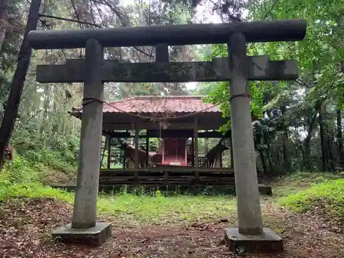 稲荷大明神の鳥居