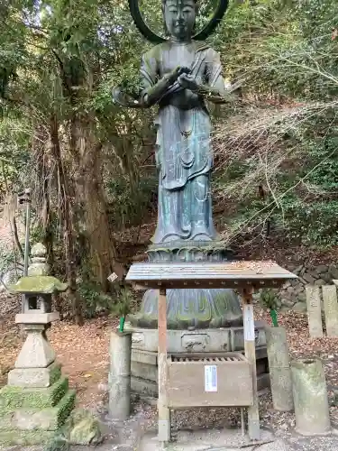 弥谷寺の{uncategorized: "未分類", other: "その他", undefined: "問題あり", building: "その他建物", grave: "お墓", sacred_gate: "鳥居", guardian: "狛犬", statue: "像", buddha: "仏像", history: "歴史", nature: "自然", garden: "庭園", animal: "動物", pagoda: "塔", temizu: "手水舎", mountain_gate: "山門・神門", sanctuary: "本殿・本堂", subordinate: "末社・摂社", art: "芸術", scenery: "景色", jizo: "地蔵", ema: "絵馬", goshuin: "御朱印", omikuji: "おみくじ", items: "授与品その他", amulet: "お守り", goshuincho: "御朱印帳", eats: "食事", festival: "お祭り", votive_dance: "神楽", shichigosan: "七五三参", wedding: "結婚式", experience: "体験その他", initially: "初詣", around: "周辺", anti_infection: "感染症対策"}
