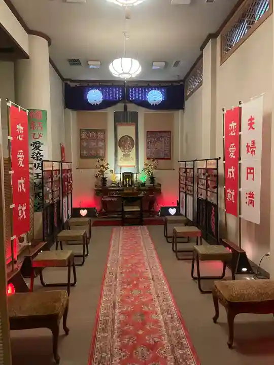 成田山札幌別院新栄寺の本殿・本堂