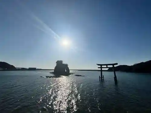 元嶋神社の{uncategorized: "未分類", other: "その他", undefined: "問題あり", building: "その他建物", grave: "お墓", sacred_gate: "鳥居", guardian: "狛犬", statue: "像", buddha: "仏像", history: "歴史", nature: "自然", garden: "庭園", animal: "動物", pagoda: "塔", temizu: "手水舎", mountain_gate: "山門・神門", sanctuary: "本殿・本堂", subordinate: "末社・摂社", art: "芸術", scenery: "景色", jizo: "地蔵", ema: "絵馬", goshuin: "御朱印", omikuji: "おみくじ", items: "授与品その他", amulet: "お守り", goshuincho: "御朱印帳", eats: "食事", festival: "お祭り", votive_dance: "神楽", shichigosan: "七五三参", wedding: "結婚式", experience: "体験その他", initially: "初詣", around: "周辺", anti_infection: "感染症対策"}