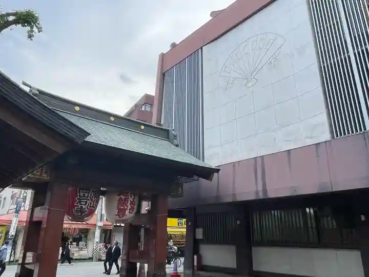 とげぬき地蔵尊 高岩寺の{uncategorized: "未分類", other: "その他", undefined: "問題あり", building: "その他建物", grave: "お墓", sacred_gate: "鳥居", guardian: "狛犬", statue: "像", buddha: "仏像", history: "歴史", nature: "自然", garden: "庭園", animal: "動物", pagoda: "塔", temizu: "手水舎", mountain_gate: "山門・神門", sanctuary: "本殿・本堂", subordinate: "末社・摂社", art: "芸術", scenery: "景色", jizo: "地蔵", ema: "絵馬", goshuin: "御朱印", omikuji: "おみくじ", items: "授与品その他", amulet: "お守り", goshuincho: "御朱印帳", eats: "食事", festival: "お祭り", votive_dance: "神楽", shichigosan: "七五三参", wedding: "結婚式", experience: "体験その他", initially: "初詣", around: "周辺", anti_infection: "感染症対策"}