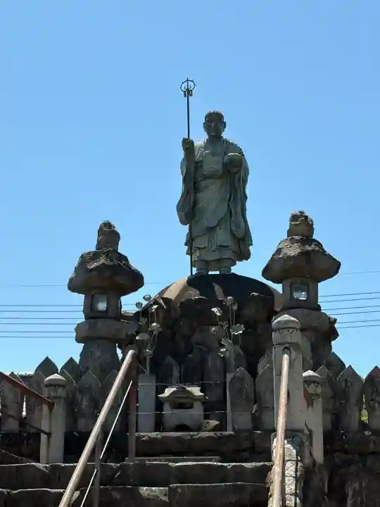 善通寺の{uncategorized: "未分類", other: "その他", undefined: "問題あり", building: "その他建物", grave: "お墓", sacred_gate: "鳥居", guardian: "狛犬", statue: "像", buddha: "仏像", history: "歴史", nature: "自然", garden: "庭園", animal: "動物", pagoda: "塔", temizu: "手水舎", mountain_gate: "山門・神門", sanctuary: "本殿・本堂", subordinate: "末社・摂社", art: "芸術", scenery: "景色", jizo: "地蔵", ema: "絵馬", goshuin: "御朱印", omikuji: "おみくじ", items: "授与品その他", amulet: "お守り", goshuincho: "御朱印帳", eats: "食事", festival: "お祭り", votive_dance: "神楽", shichigosan: "七五三参", wedding: "結婚式", experience: "体験その他", initially: "初詣", around: "周辺", anti_infection: "感染症対策"}