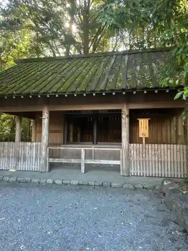 伊勢神宮内宮（皇大神宮）の{uncategorized: "未分類", other: "その他", undefined: "問題あり", building: "その他建物", grave: "お墓", sacred_gate: "鳥居", guardian: "狛犬", statue: "像", buddha: "仏像", history: "歴史", nature: "自然", garden: "庭園", animal: "動物", pagoda: "塔", temizu: "手水舎", mountain_gate: "山門・神門", sanctuary: "本殿・本堂", subordinate: "末社・摂社", art: "芸術", scenery: "景色", jizo: "地蔵", ema: "絵馬", goshuin: "御朱印", omikuji: "おみくじ", items: "授与品その他", amulet: "お守り", goshuincho: "御朱印帳", eats: "食事", festival: "お祭り", votive_dance: "神楽", shichigosan: "七五三参", wedding: "結婚式", experience: "体験その他", initially: "初詣", around: "周辺", anti_infection: "感染症対策"}